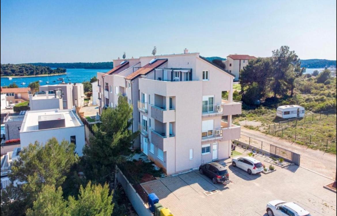 Apartman Yacht Medulin Exteriör bild